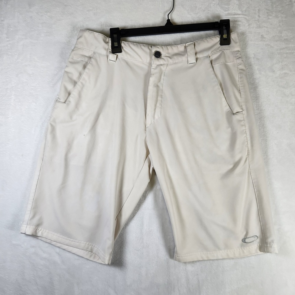 Oakley Golf Shorts 32W White Performance Fit Athletic Stretch Flat Front Logo‎